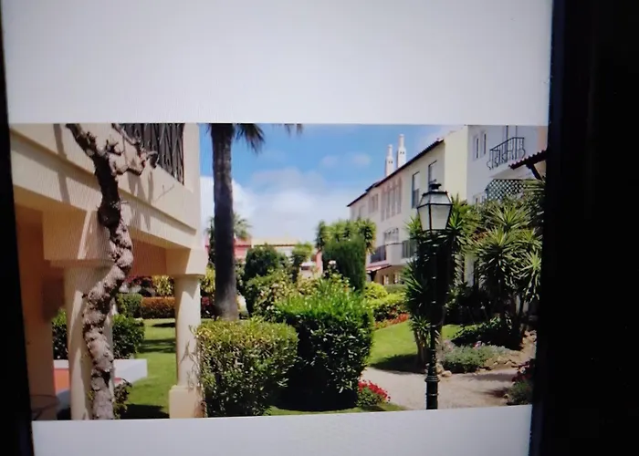 Apartment Flat In Pretty *