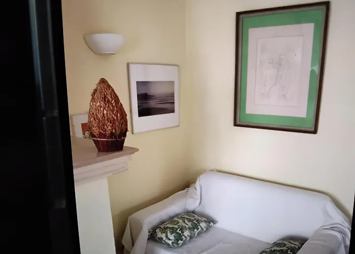 Apartment Flat In Pretty *